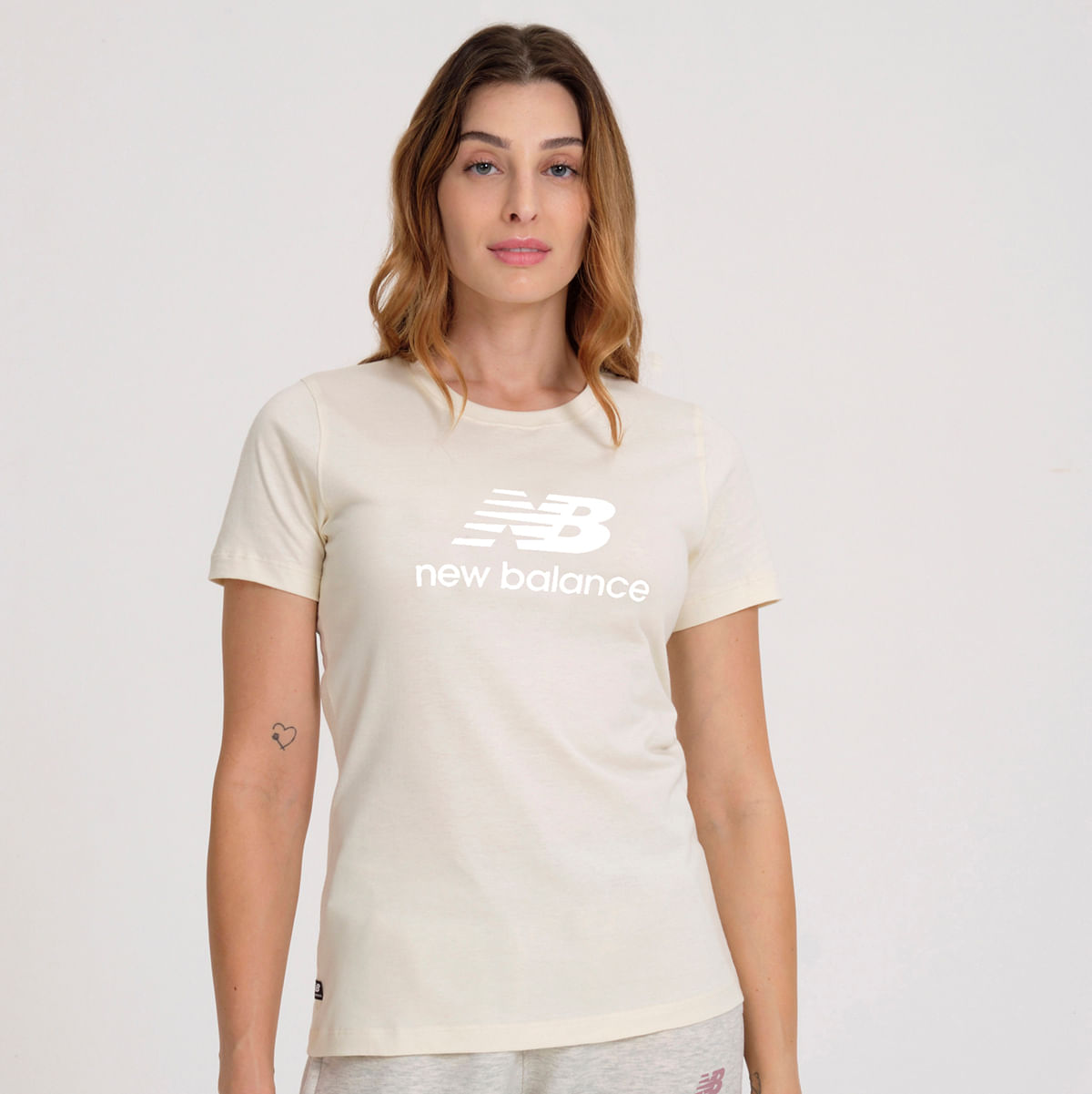 Camiseta Essentials Feminina